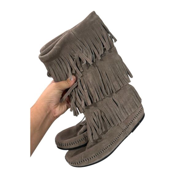 Minnetonka Women’s 3 Layer Triple Fringe Suede Leather Pull On Boots 9 Gray - Picture 1 of 10